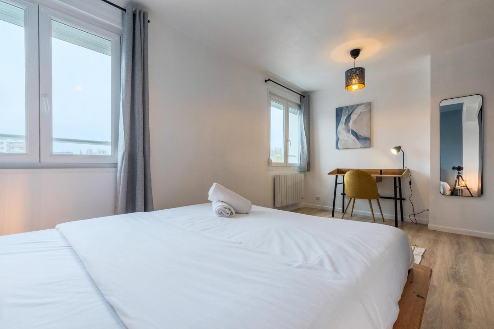 Renovated 2-bedroom Duplex Near Metro. Rijsel